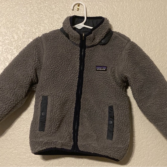 Patagonia Tribbles Reversible Kids' Black and Blue Patterned Puffer Jacket - Picture 6 of 9